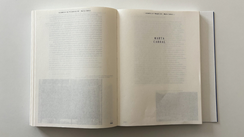 Livro aberto com duas páginas com o nome Marta Cabral